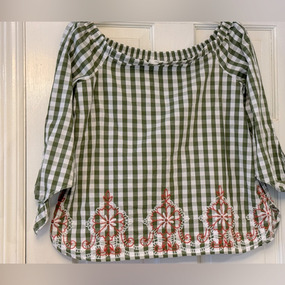 Crown & Ivy Green Smocked 3/4 Sleeve Blouse